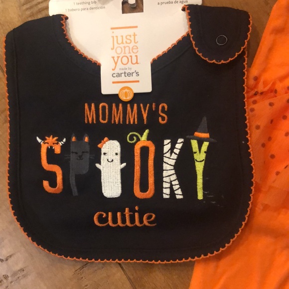 9M pumpkin onesie footed with tulle. Also 2 Halloween bibs - Picture 3 of 4